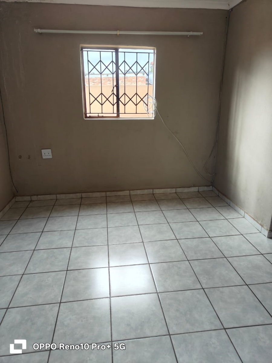 To Let 1 Bedroom Property for Rent in Promosa North West